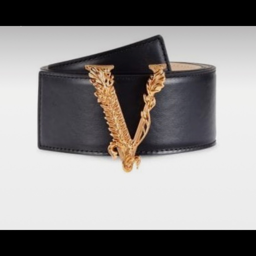 Sexy Versace belt.